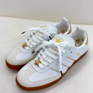 Tênis Samba Branco e Dourado com Solado Caramelo