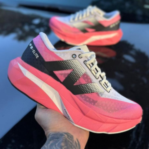 Tênis New Balance FuelCell Rebel Rosa, Branco e Preto