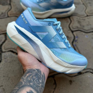 Tênis New Balance FuelCell Rebel Azul Claro e Branco