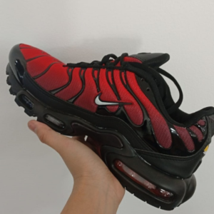 Tênis Nike Air Max Plus Vermelho e Preto