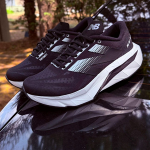 Tênis New Balance FantomFit Preto e Branco