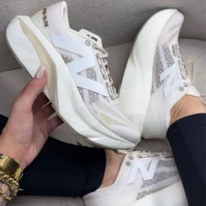 Tênis New Balance FuelCell Elite Branco e Bege