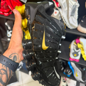 Tênis Nike Shox TL Preto e Dourado
